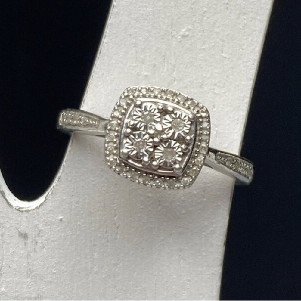 Allure Gems Diamond Cluster Sterling Silver Ring Size 7